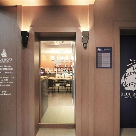 Blueboat Hostel Jeonju Bagian luar foto