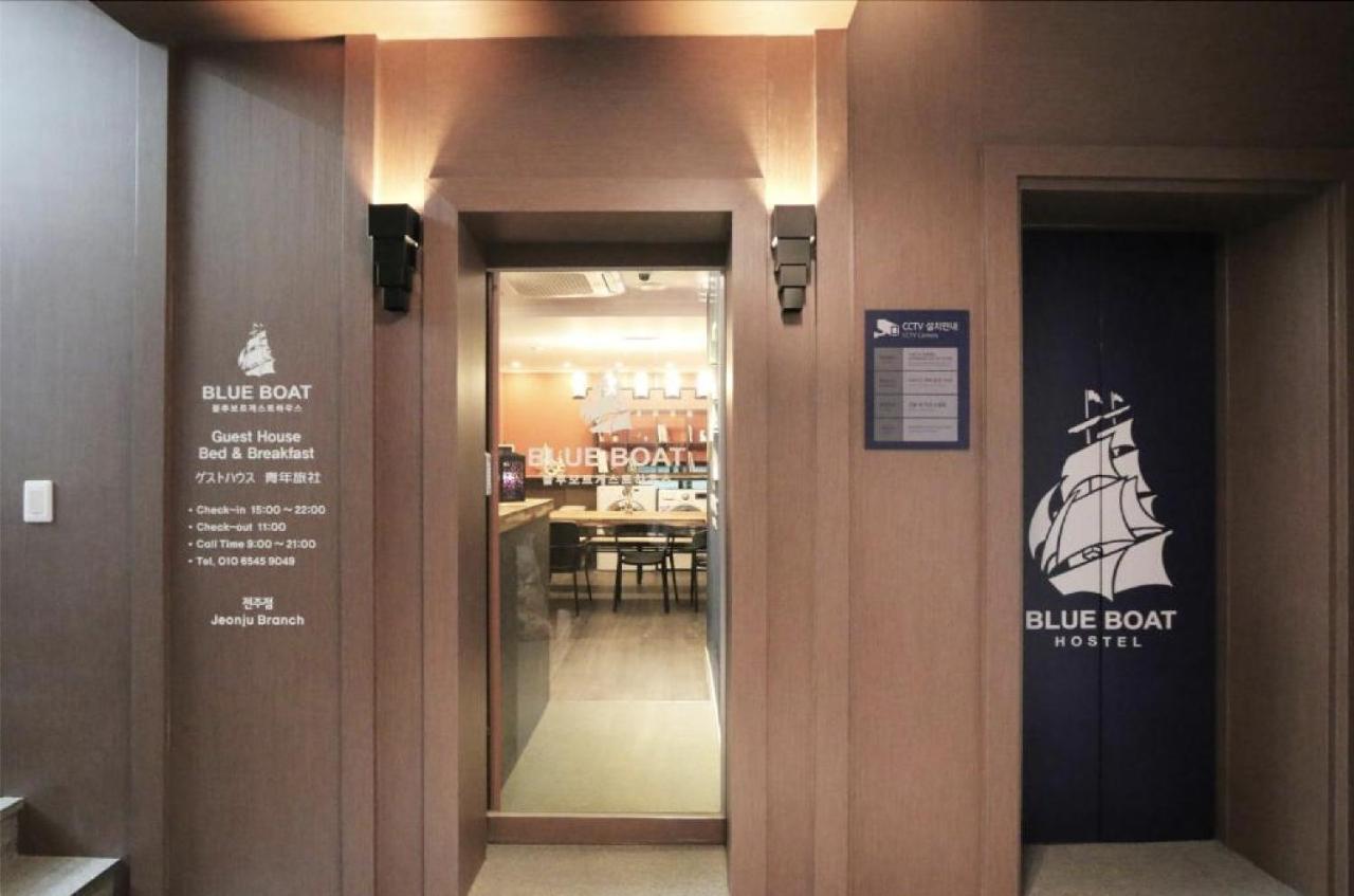 Blueboat Hostel Jeonju Bagian luar foto