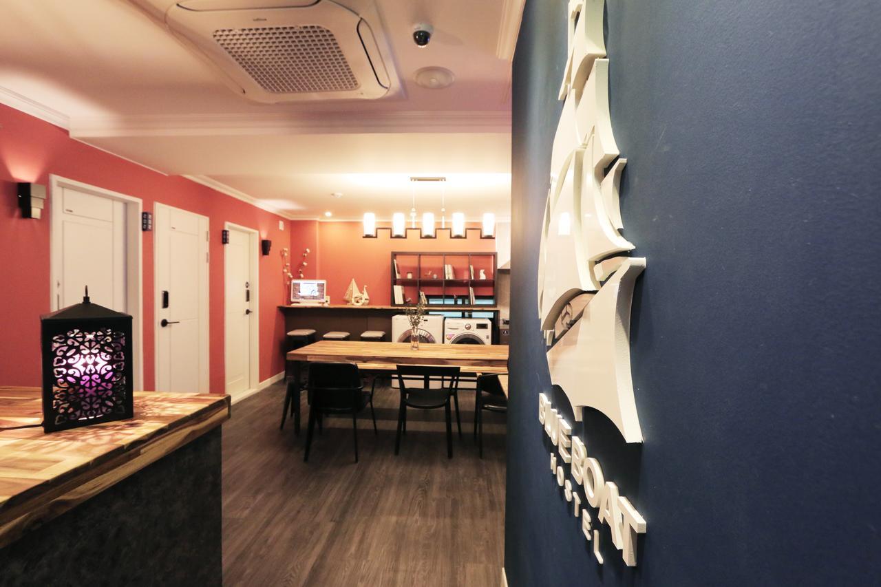 Blueboat Hostel Jeonju Bagian luar foto