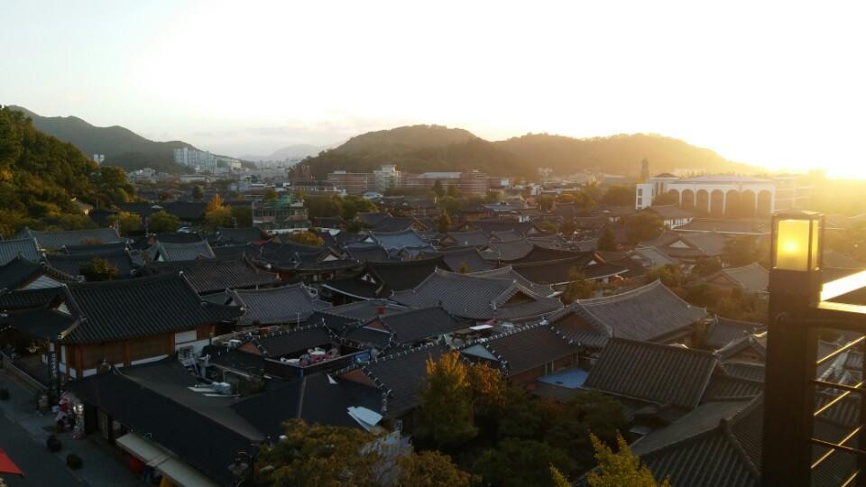 Blueboat Hostel Jeonju Bagian luar foto