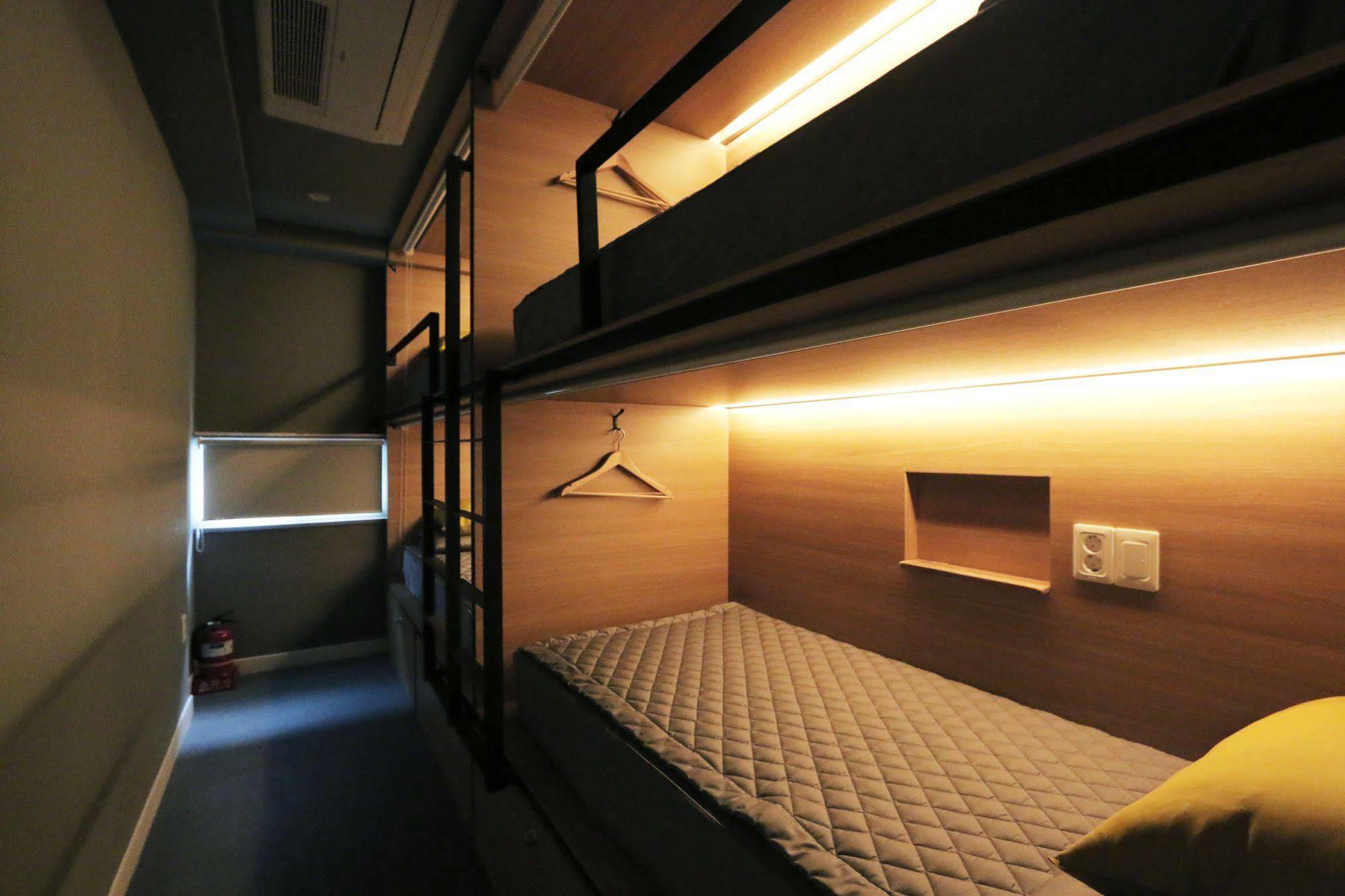 Blueboat Hostel Jeonju Bagian luar foto