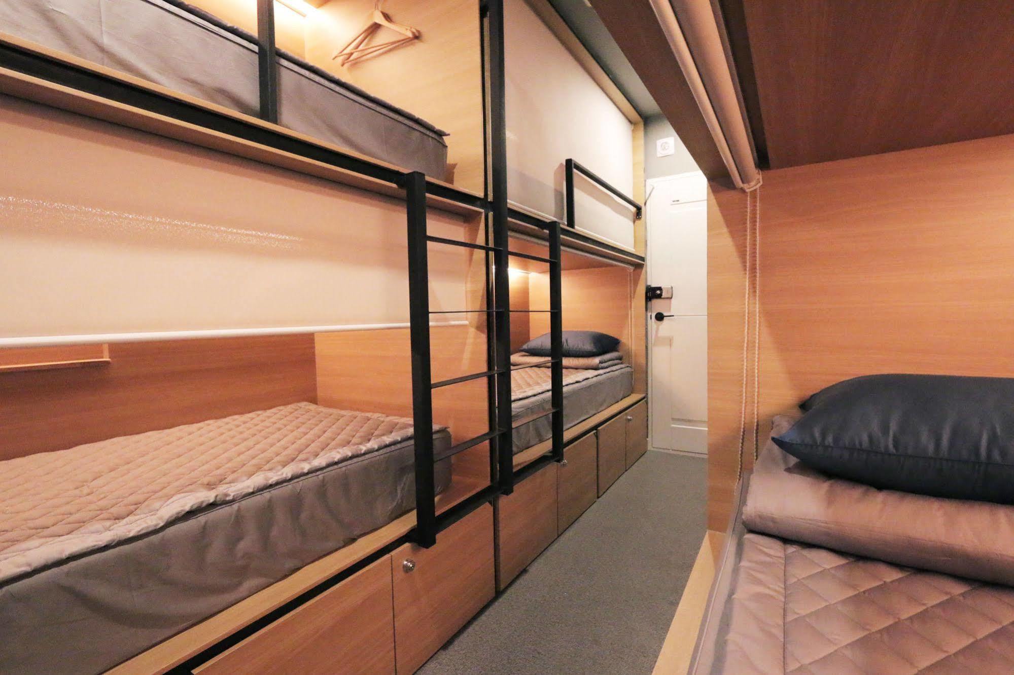 Blueboat Hostel Jeonju Bagian luar foto
