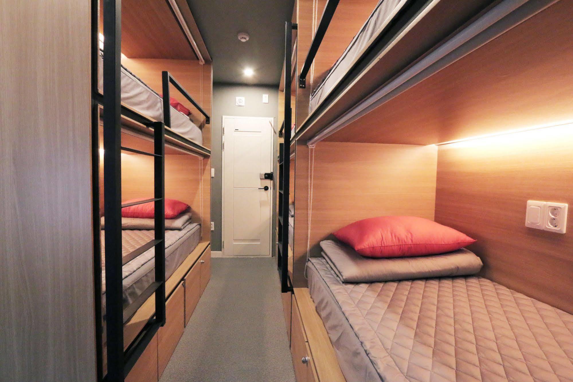 Blueboat Hostel Jeonju Bagian luar foto