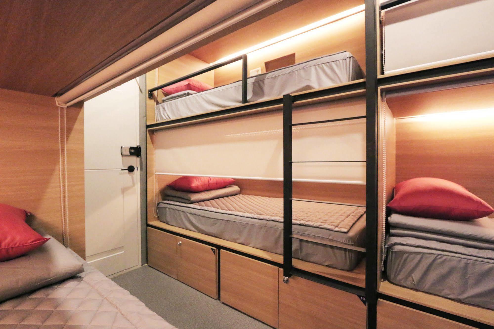 Blueboat Hostel Jeonju Bagian luar foto