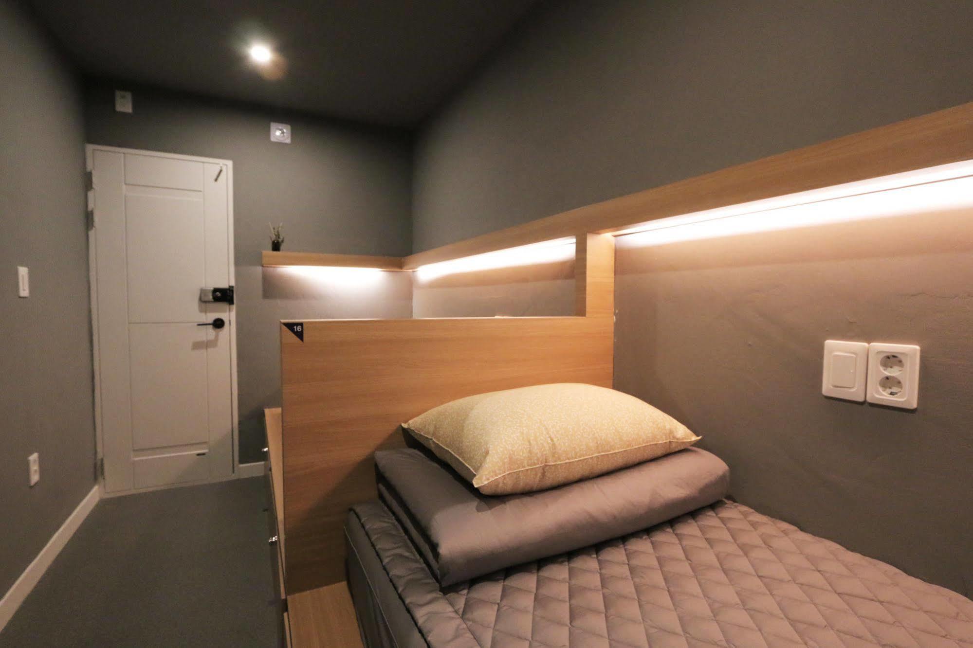Blueboat Hostel Jeonju Bagian luar foto