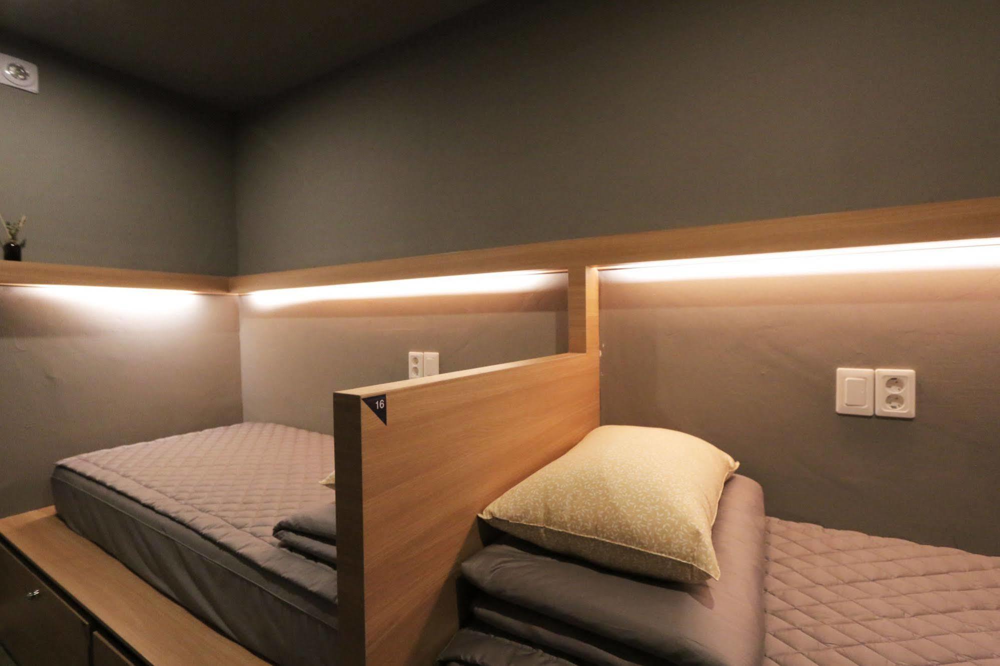 Blueboat Hostel Jeonju Bagian luar foto