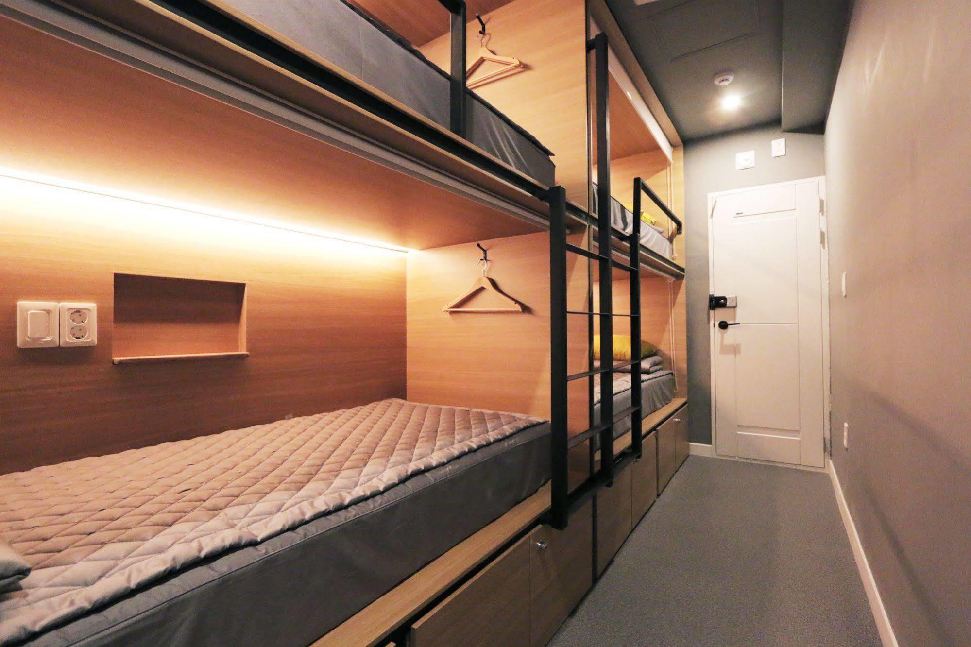 Blueboat Hostel Jeonju Bagian luar foto