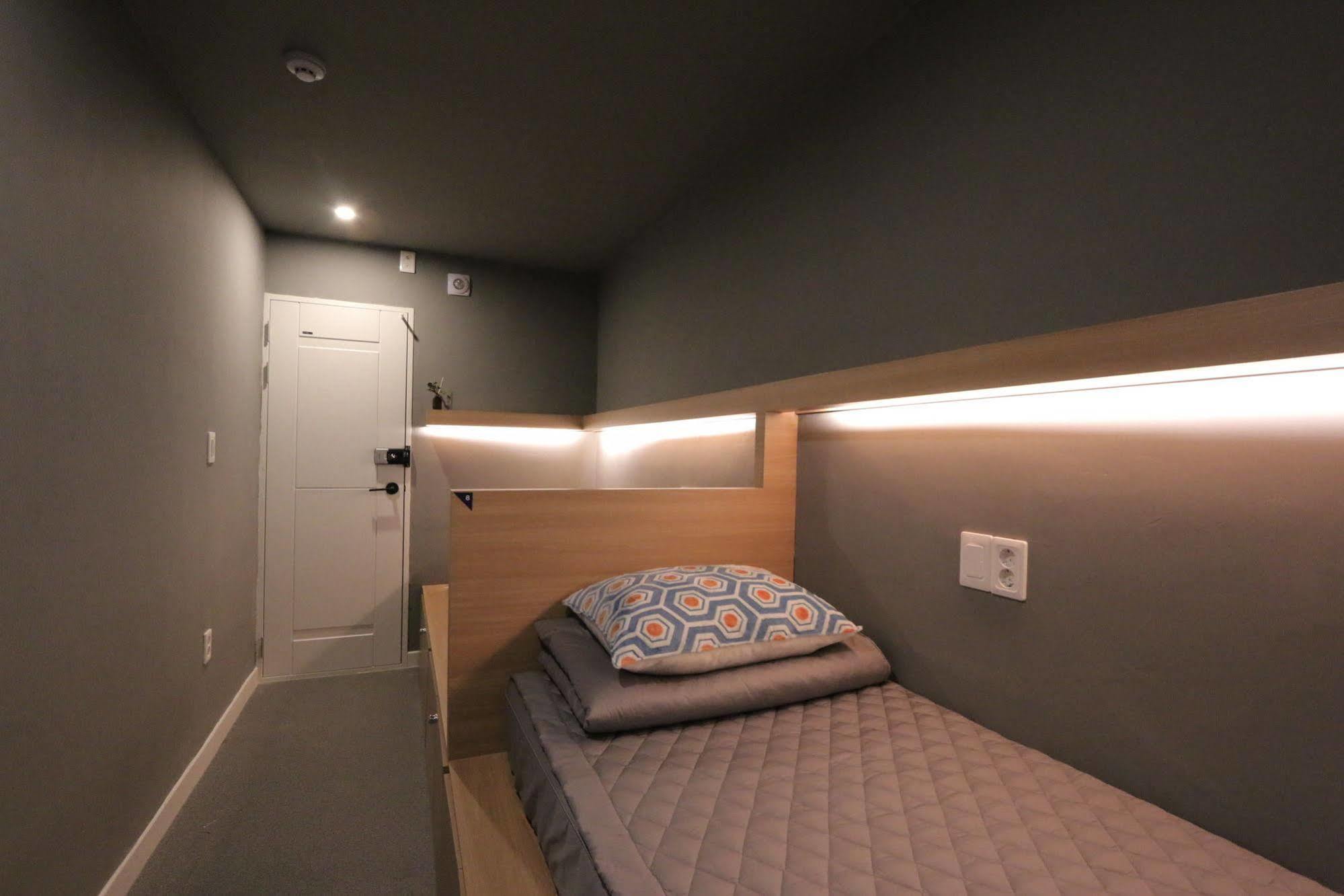 Blueboat Hostel Jeonju Bagian luar foto